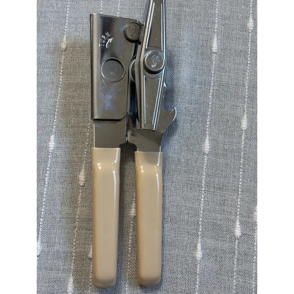 Swing-A-Way Can Opener Almond Rubber Grips Stainless Steel USA Made Very Clean